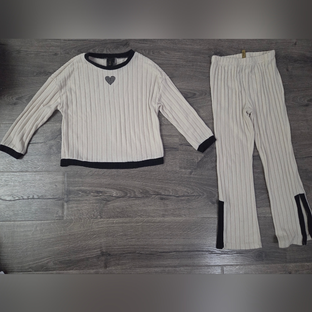 Girls Ribbed 2pc Outfit Size 8
